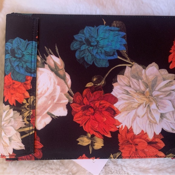 New Herschel Company IPad Carrier - Picture 4 of 5